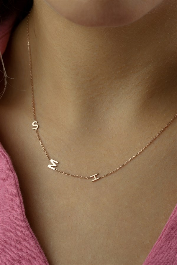 Gümüş Yandan Harfli Kolye