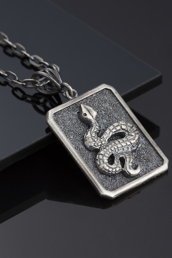 Gümüş Yılan Figürlü Erkek Kolye