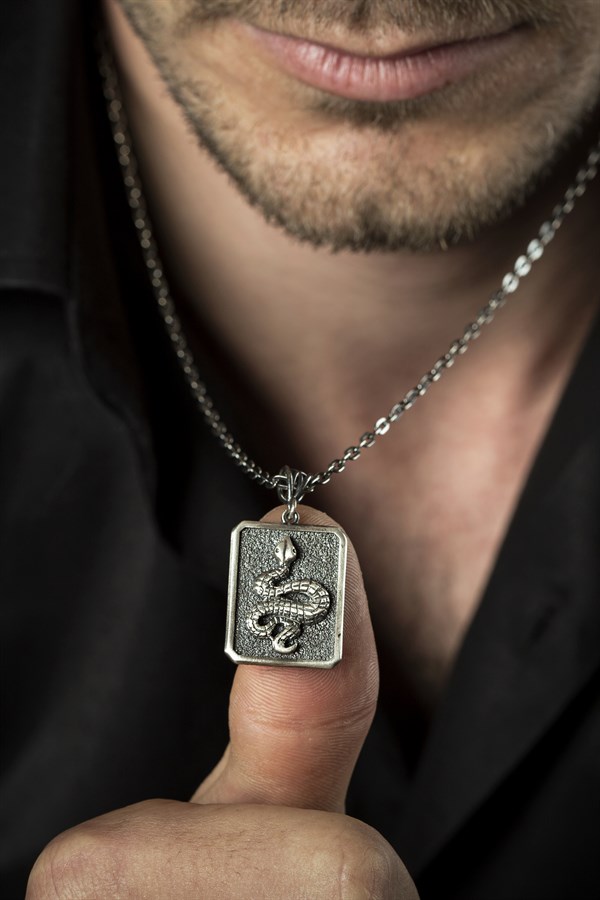Gümüş Yılan Figürlü Erkek Kolye