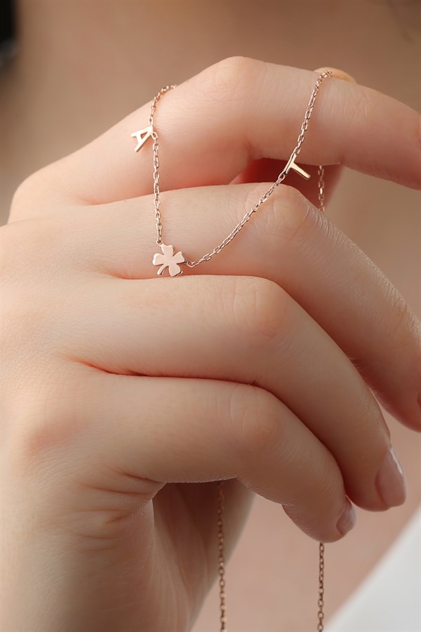 Gümüş Yoncalı Harf Kolye