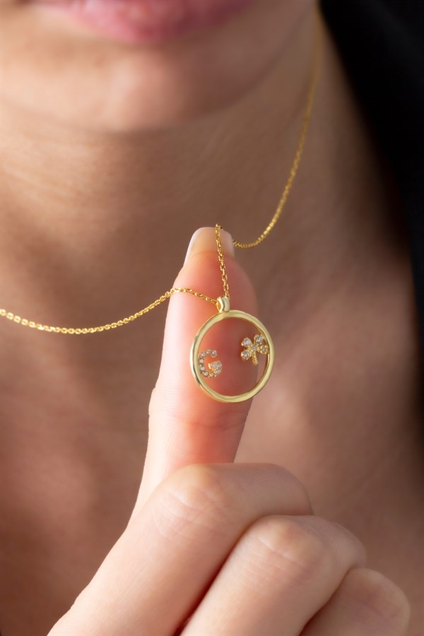 Gümüş Yuvarlak Form Yonca Harf Kolye