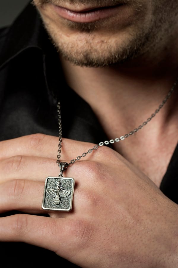 Gümüş Zerduş Figürlü Erkek Kolye