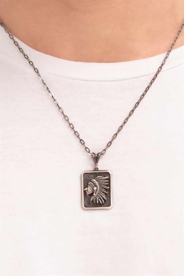 Gümüş Kızılderili Şef Figürlü Erkek Kolye