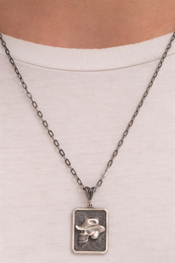 Gümüş Kuru Kafa Figürlü Erkek Kolye
