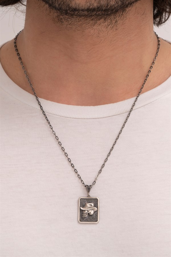 Gümüş Kuru Kafa Figürlü Erkek Kolye