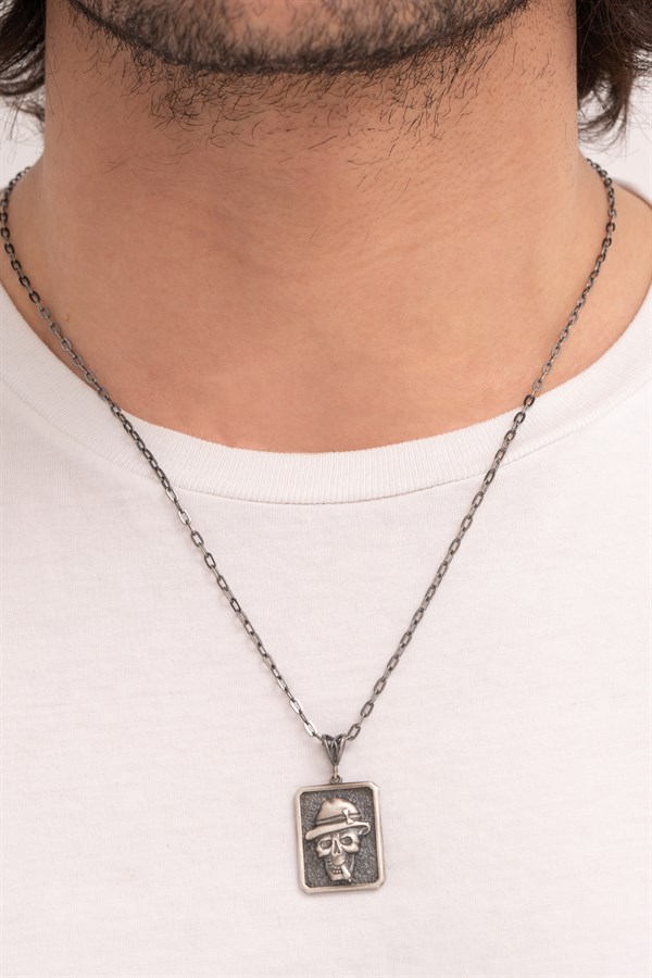 Gümüş Kuru Kafa Figürlü Erkek Kolye