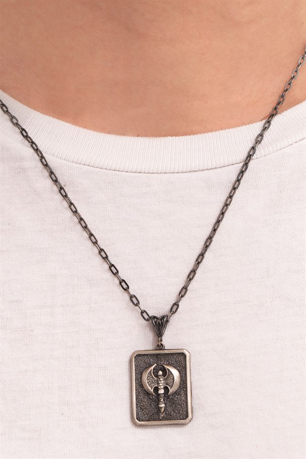 Gümüş Viking Savaş Baltası Figürlü Erkek Kolye