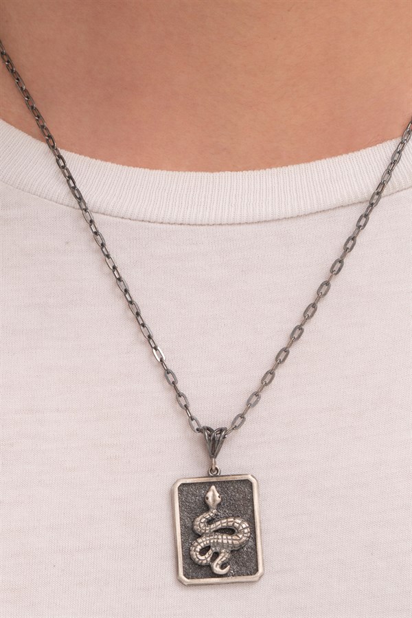 Gümüş Yılan Figürlü Erkek Kolye