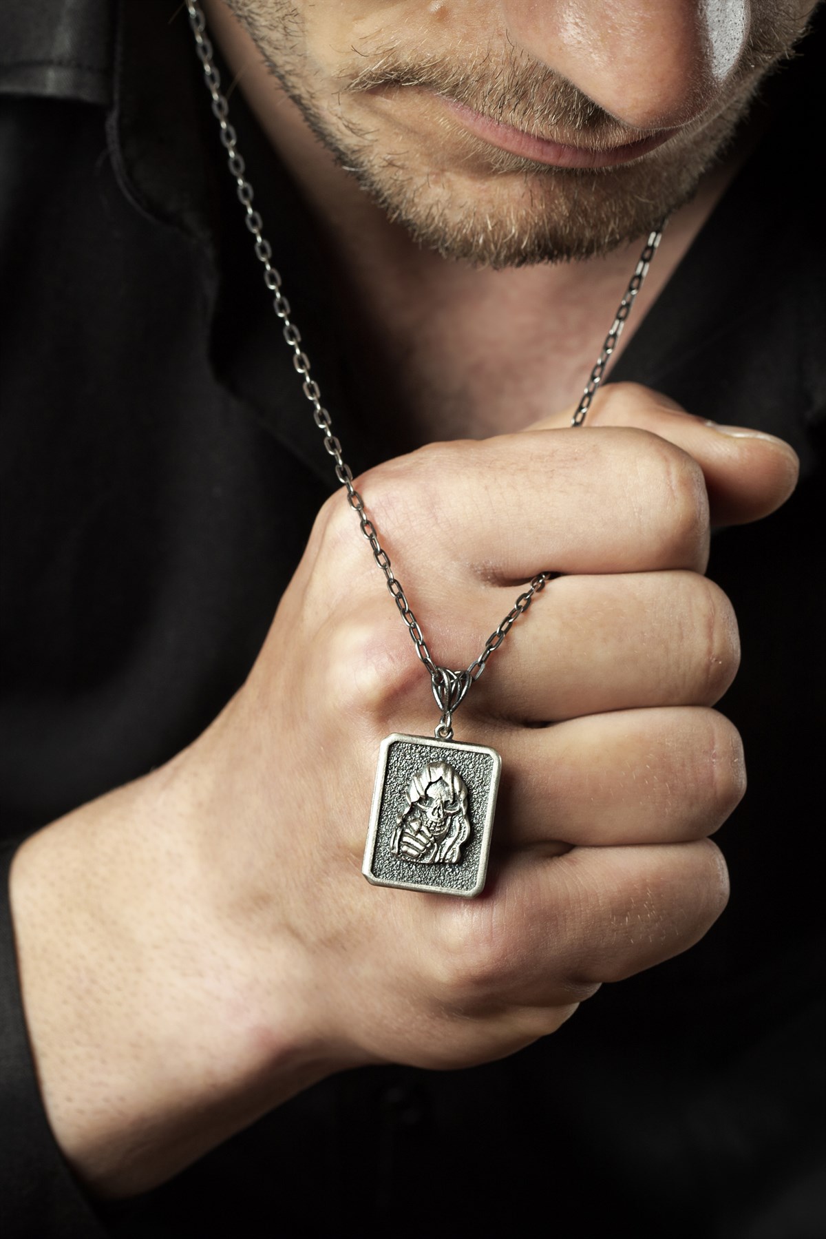 Gümüş Kuru Kafa Figürlü Erkek Kolye