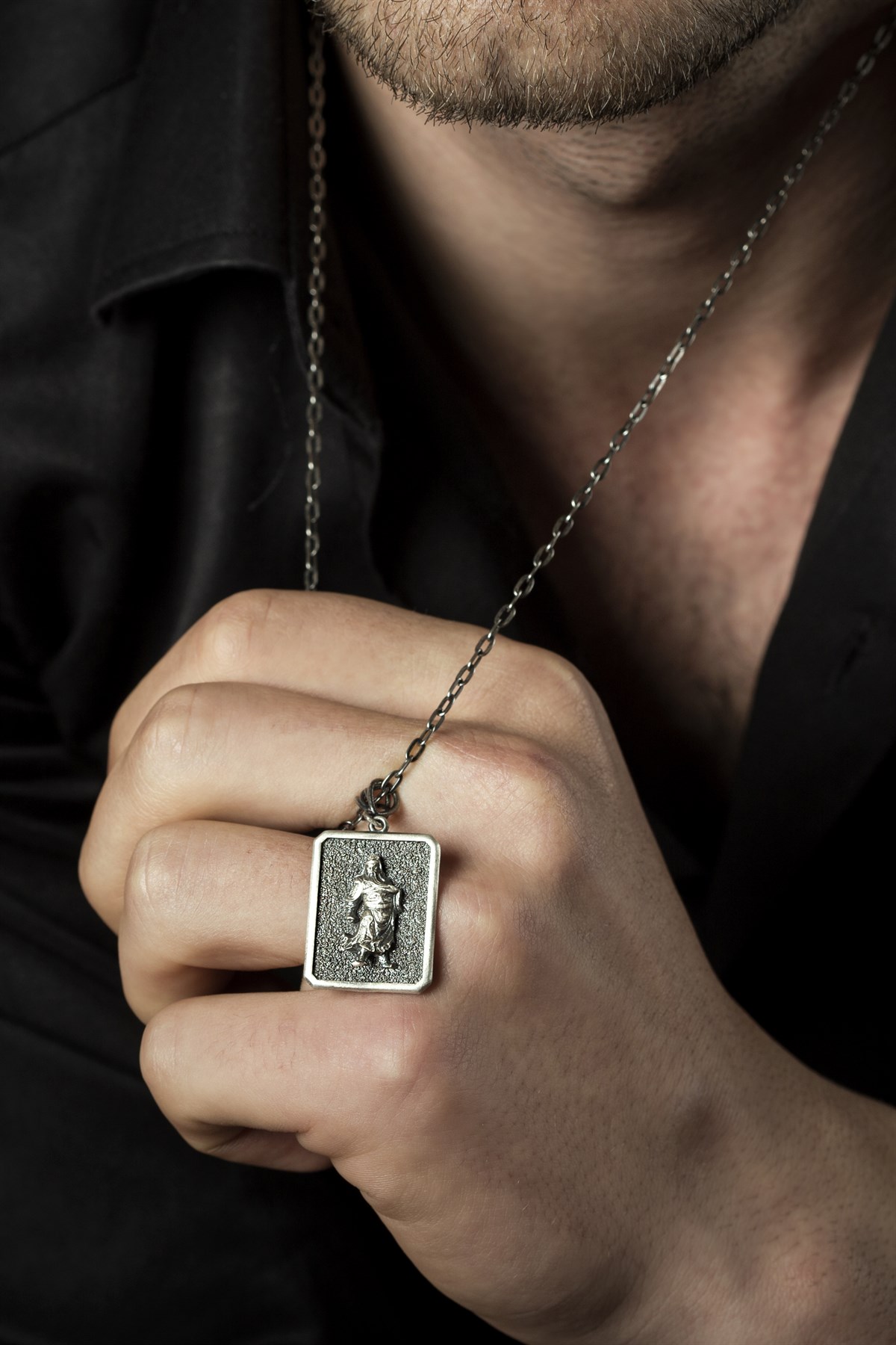 Gümüş Samuray Figürlü Erkek Kolye