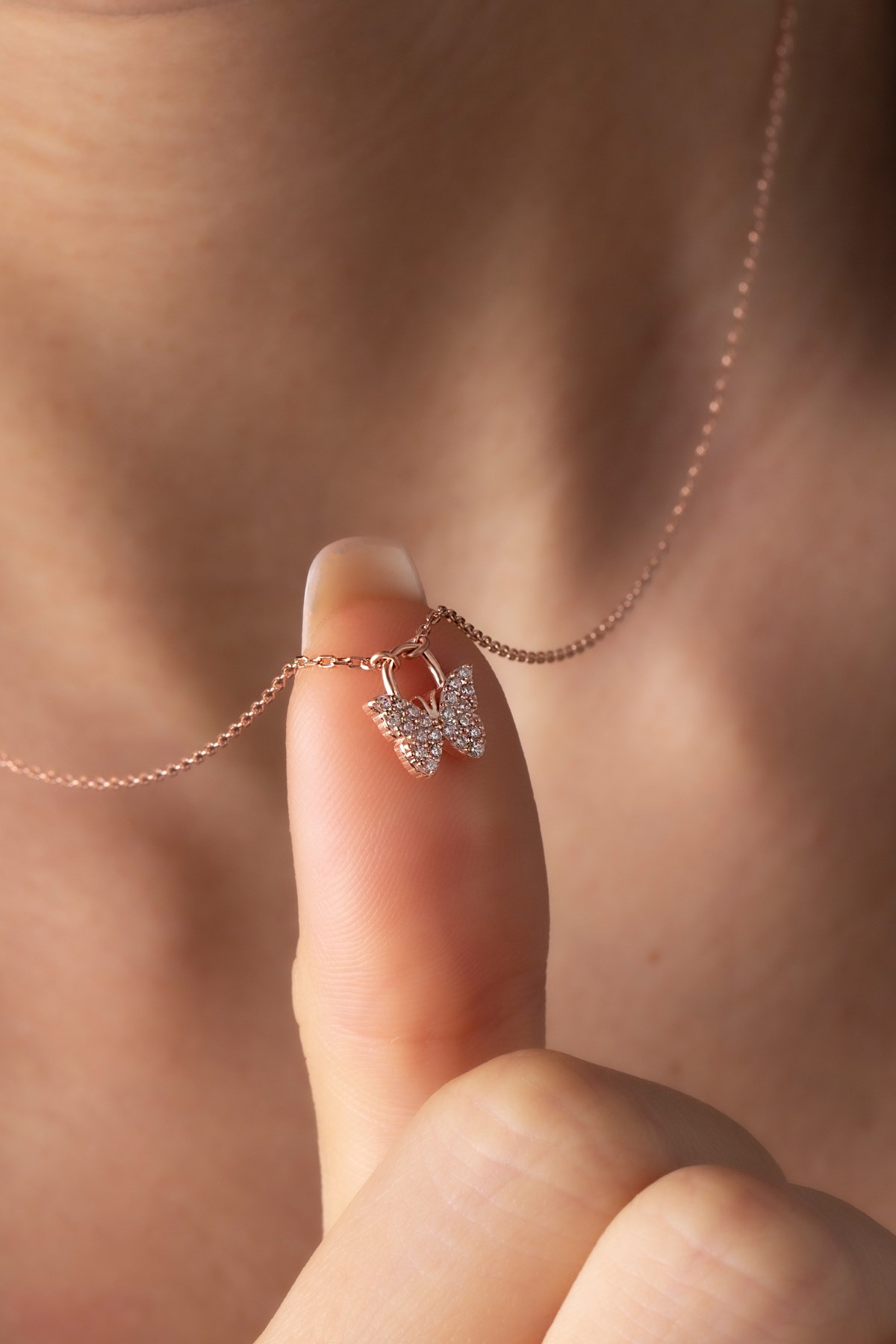 Gümüş Taşlı Minimal Kelebek Kolye