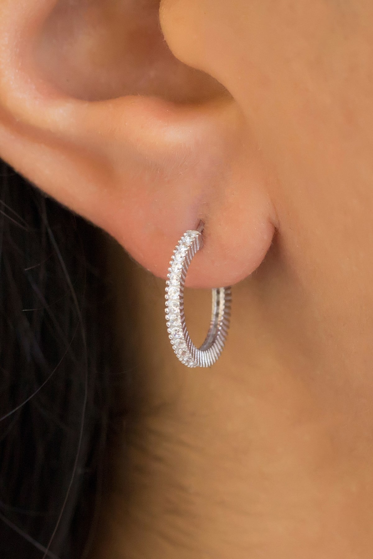 Gümüş Taşlı Orta Boy Halka Küpe Lieza Jewelry  kpg210067
