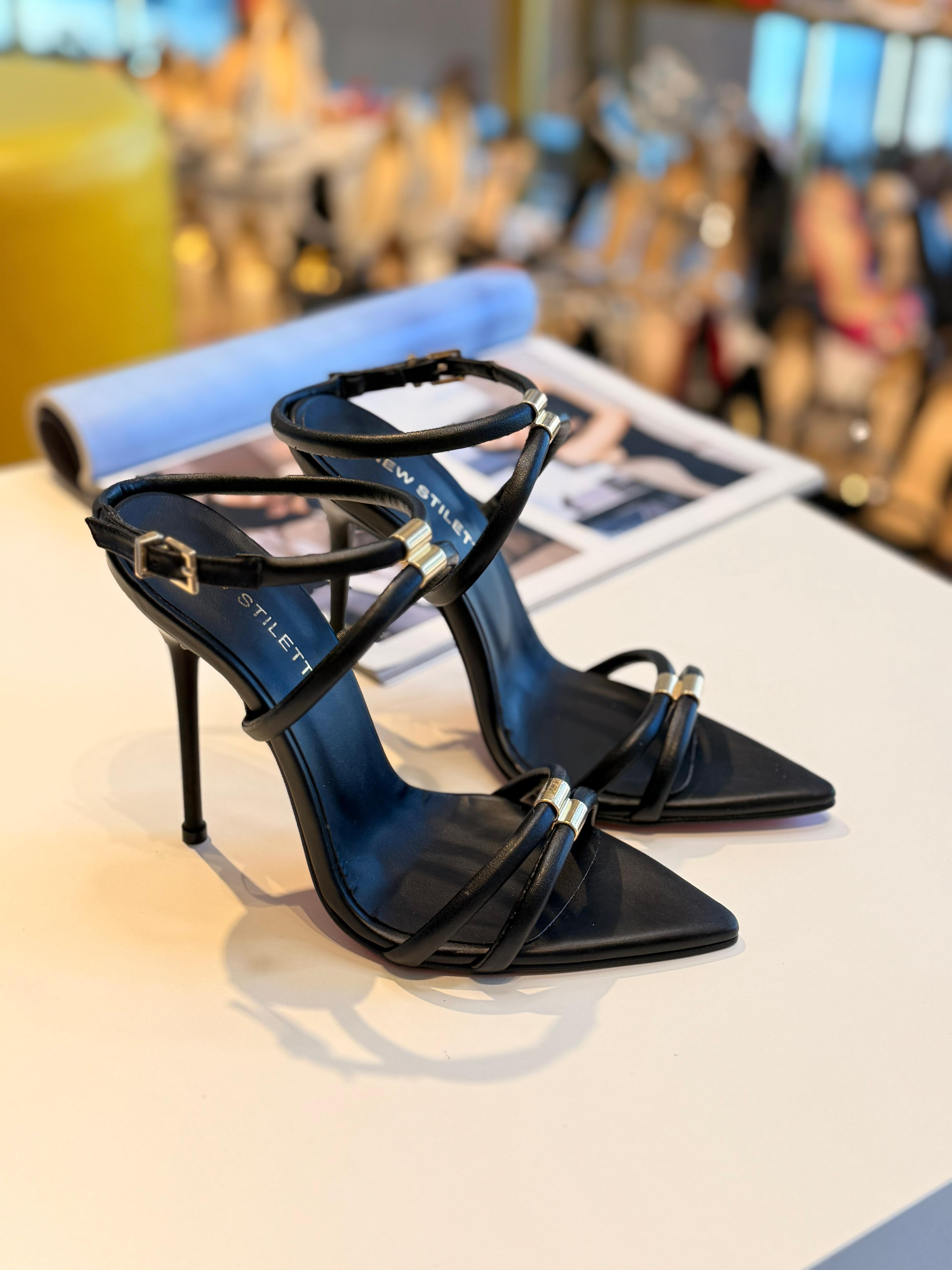 Isla siyah Mat 12 Sandalet