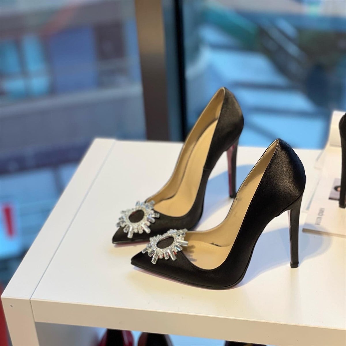 Mellie Siyah Saten Güneş Taş 12 cm Stiletto 