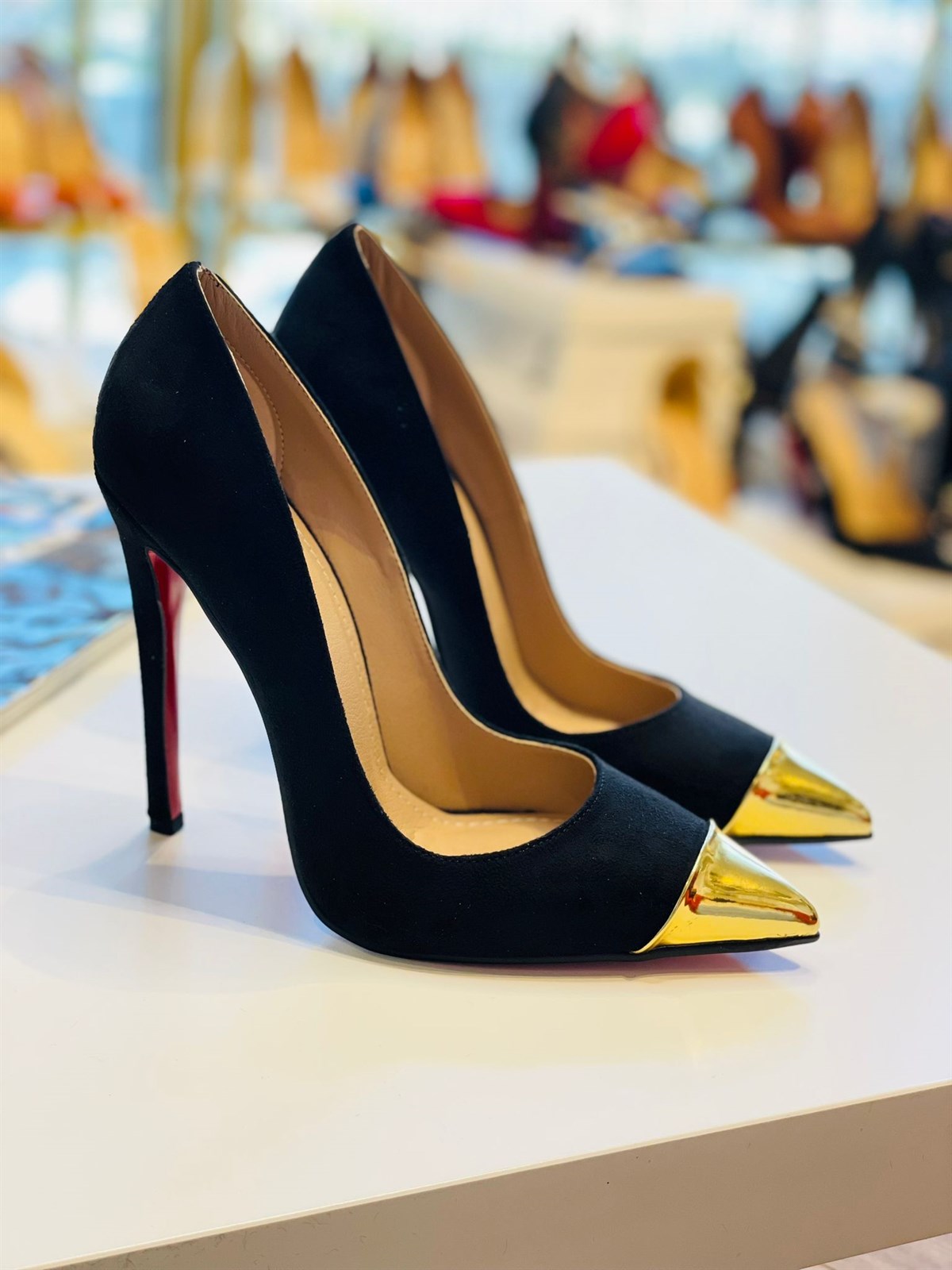 Vivian Siyah Süet Altın Rengi Detay 12 cm Stiletto