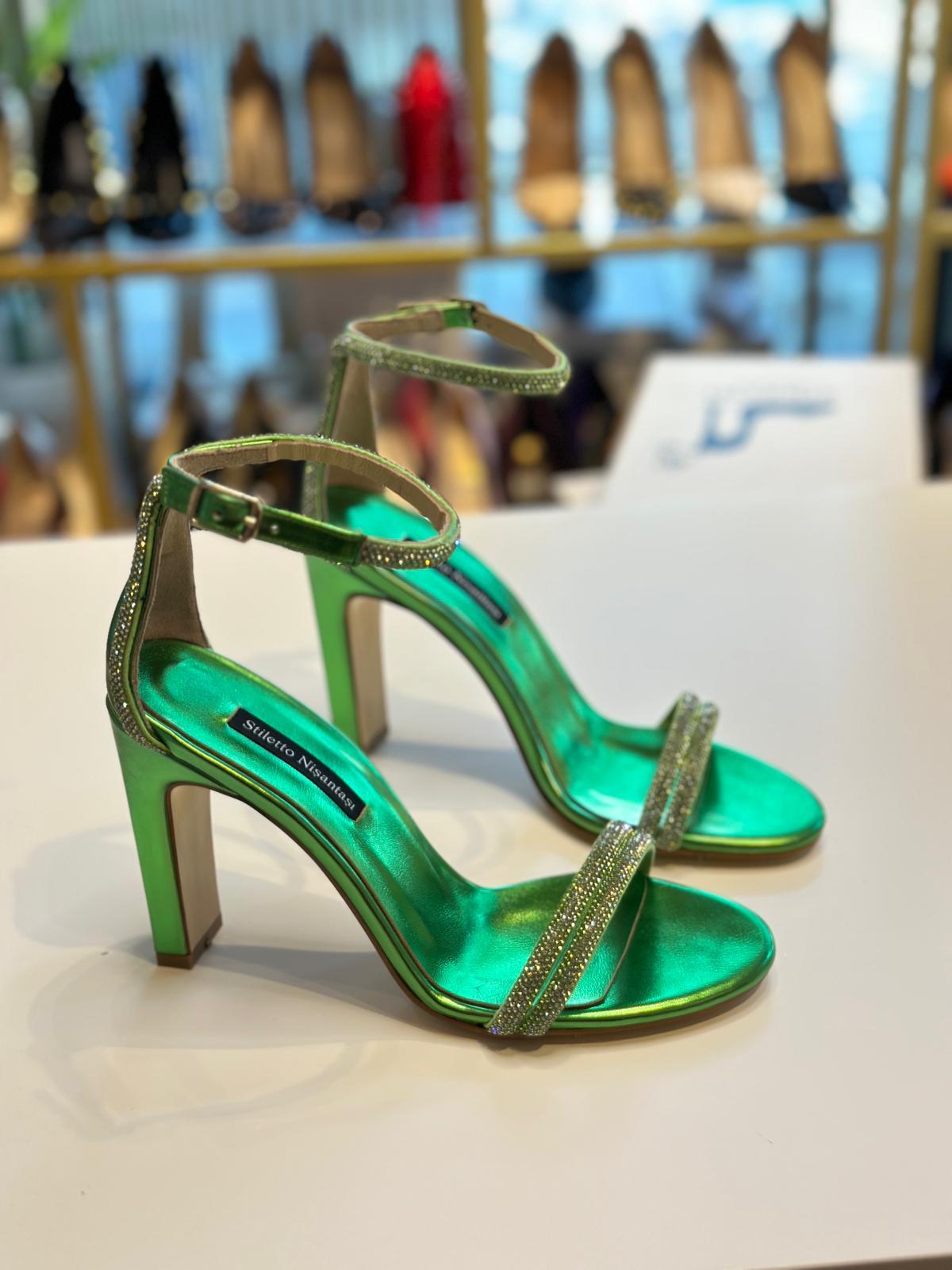 Becca Yeşil Rugan 10 cm Sandalet