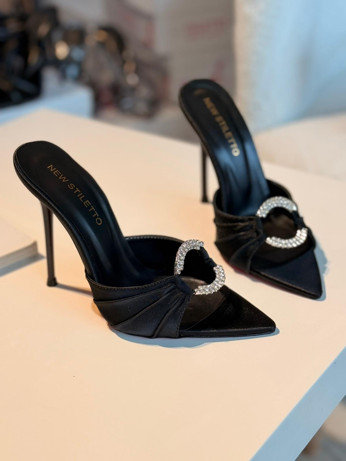 Crystal Siyah Saten 12 cm Terlik