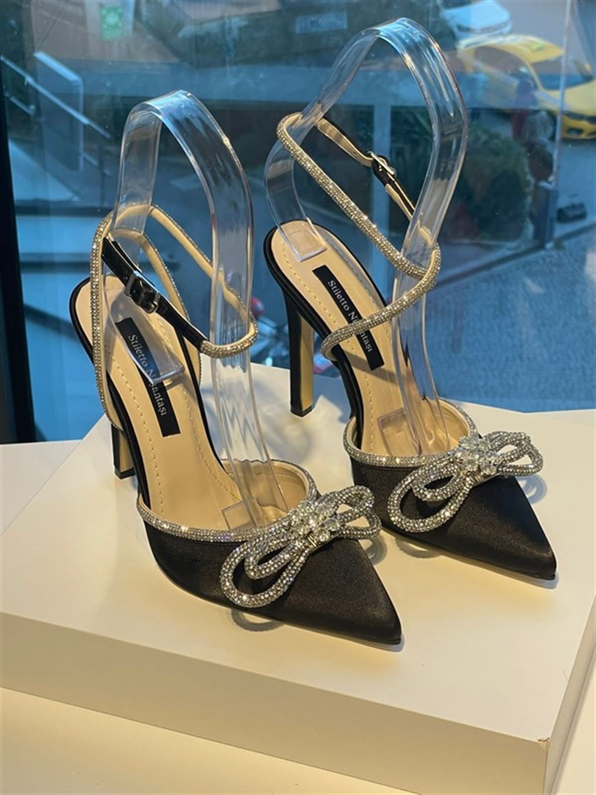 Milos Siyah Saten Taş Detay 10 cm Stiletto 