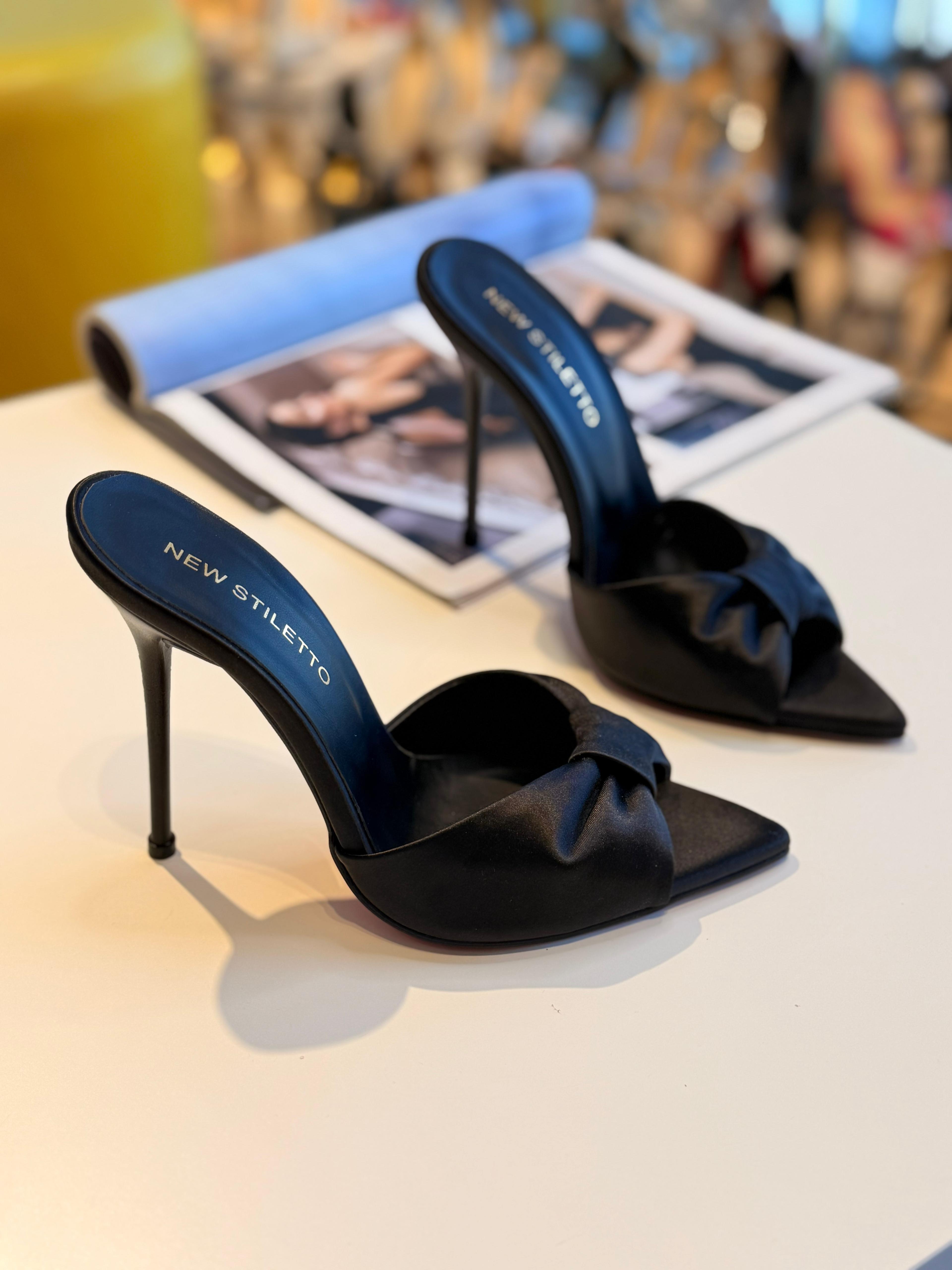 Neill Siyah Saten 12 cm Terlik