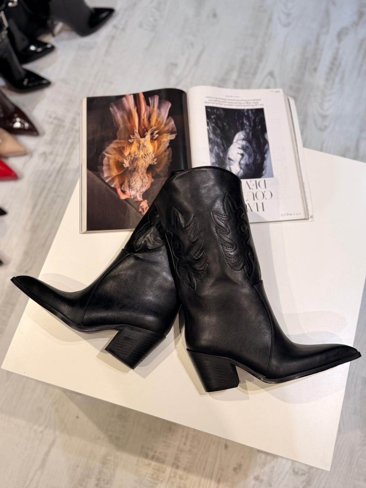 Ravon Siyah Mat 7 cm Bot