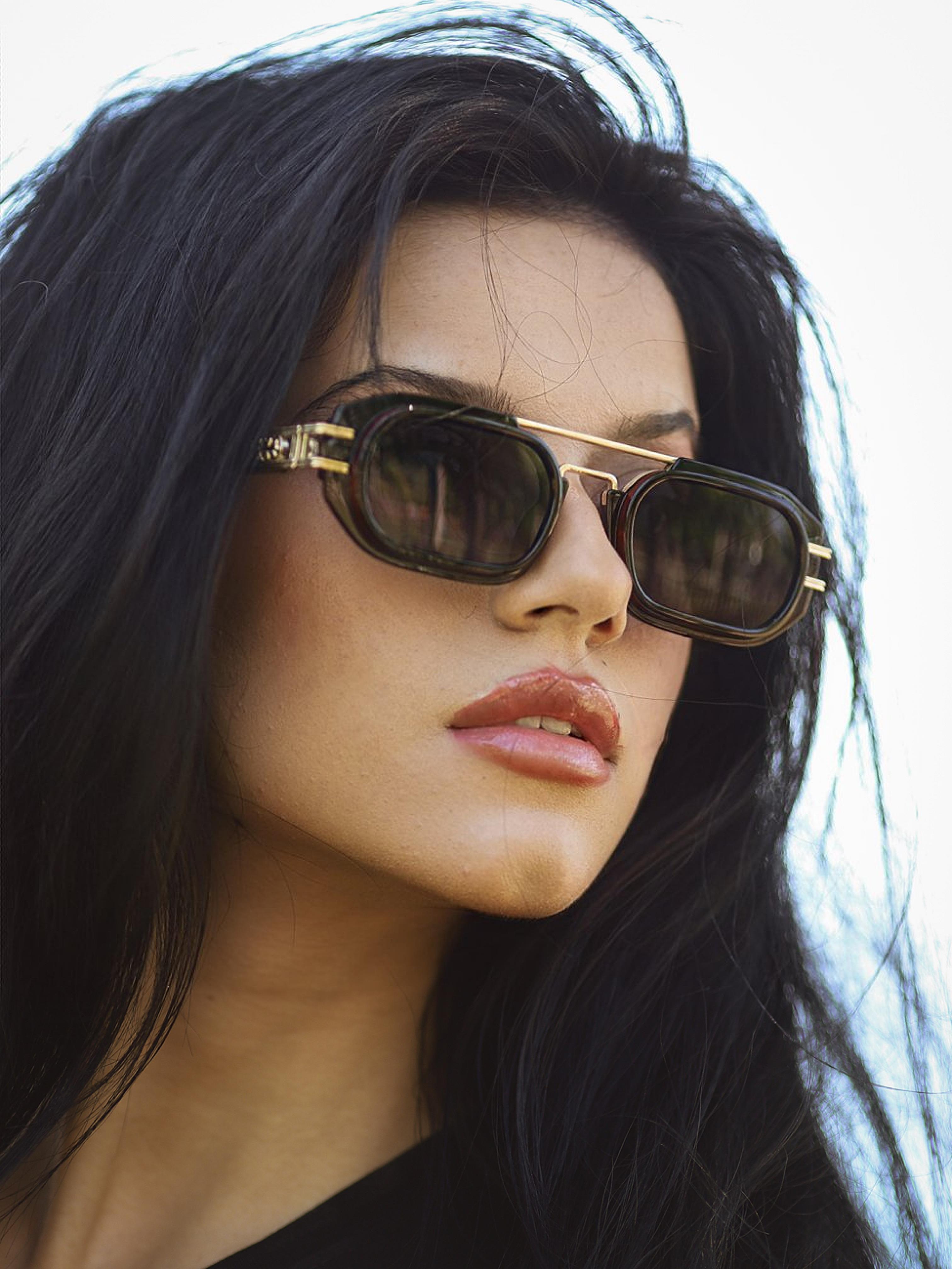 Dikdörtgen Bordo Detaylı Siyah Çerçeve Siyah Cam Kadın Güneş Gözlüğü