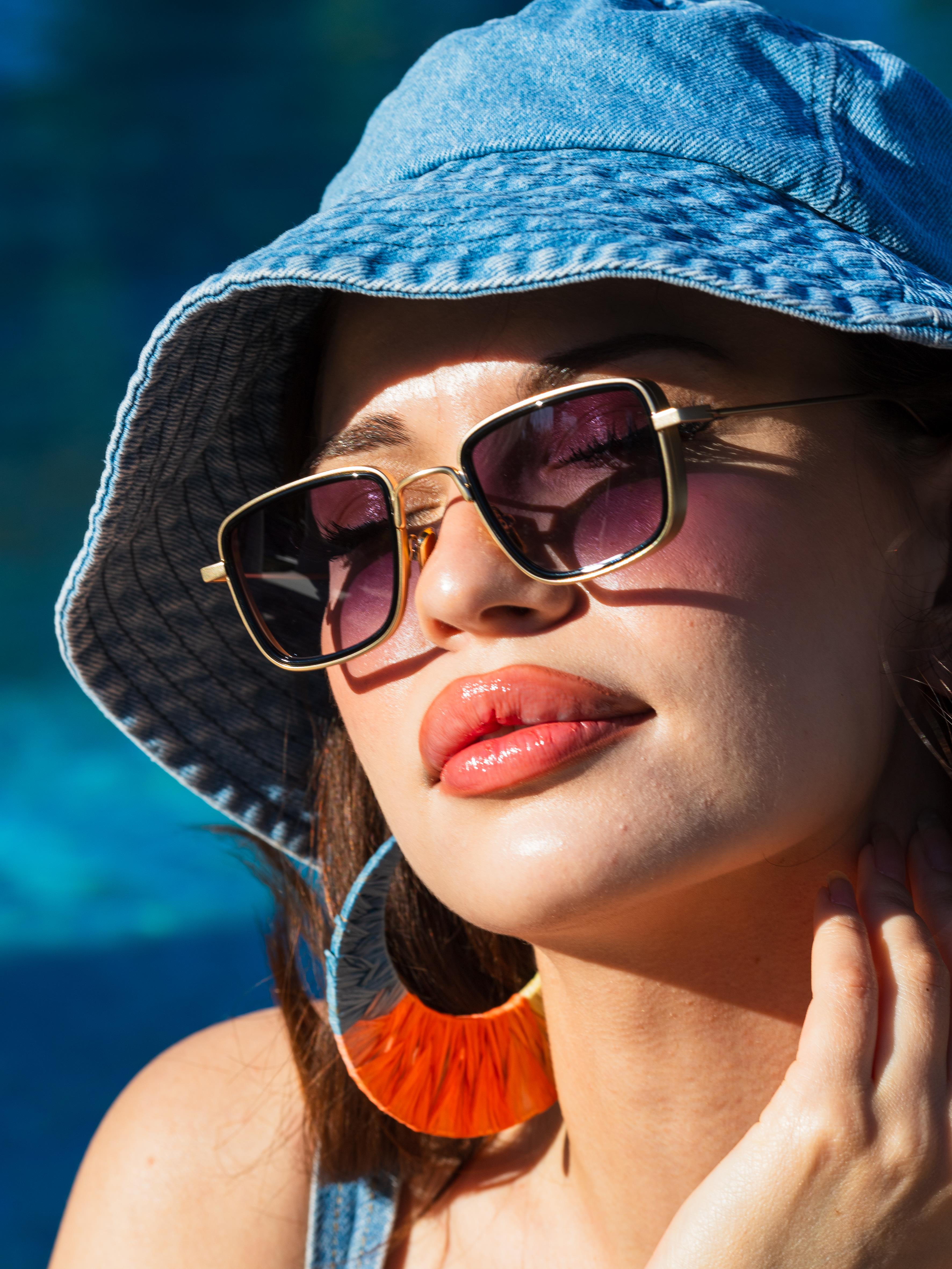 Small Kare Gold/altın Çerçeve Siyah Cam Minimal Güneş Gözlüğü Yüksek Kalite Ce Belgesi