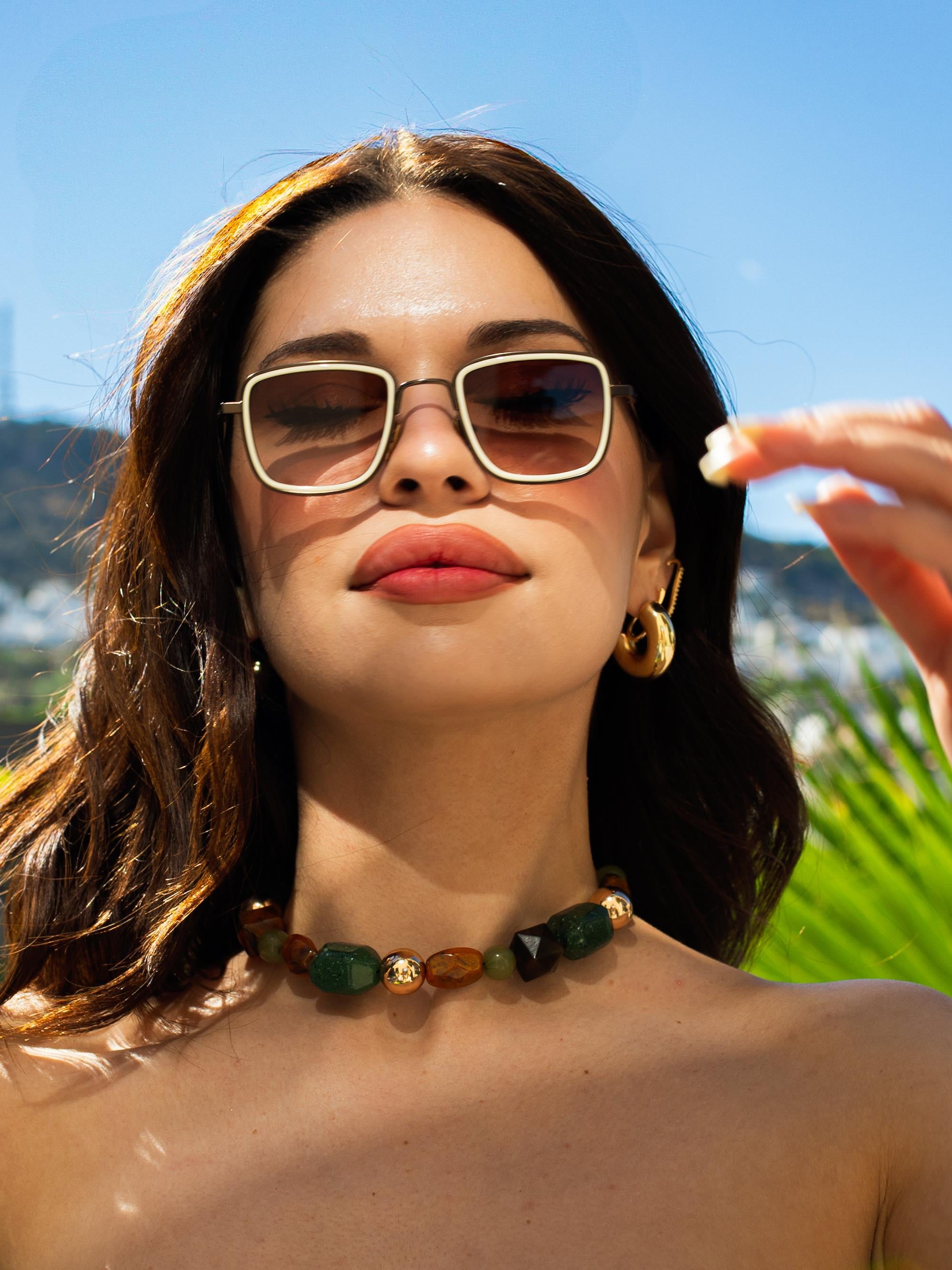 Small Kare Krem/kahve Çerçeve Yeşil Cam Minimal Güneş Gözlüğü Yüksek Kalite Ce Belgesi