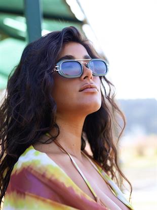 Dikdörtgen Gold Detaylı Yeşil Çerçeve Mavi Degrade Cam Kadın Güneş Gözlüğü