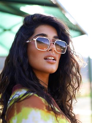 Köşegen Tasarım Krem Çerçeve Siyah Degrade Cam Kadın Güneş Gözlüğü