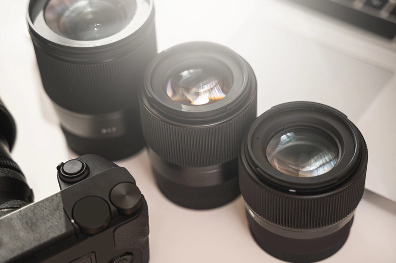 Prime ve zoom lensler arasındaki farklar nelerdir?