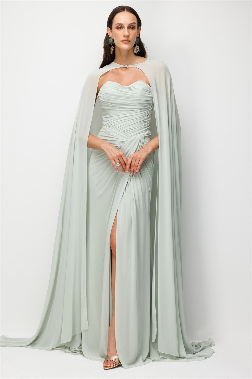Pelerinli Drape Detaylı Şifon Abiye Elbise SU YEŞİLİ