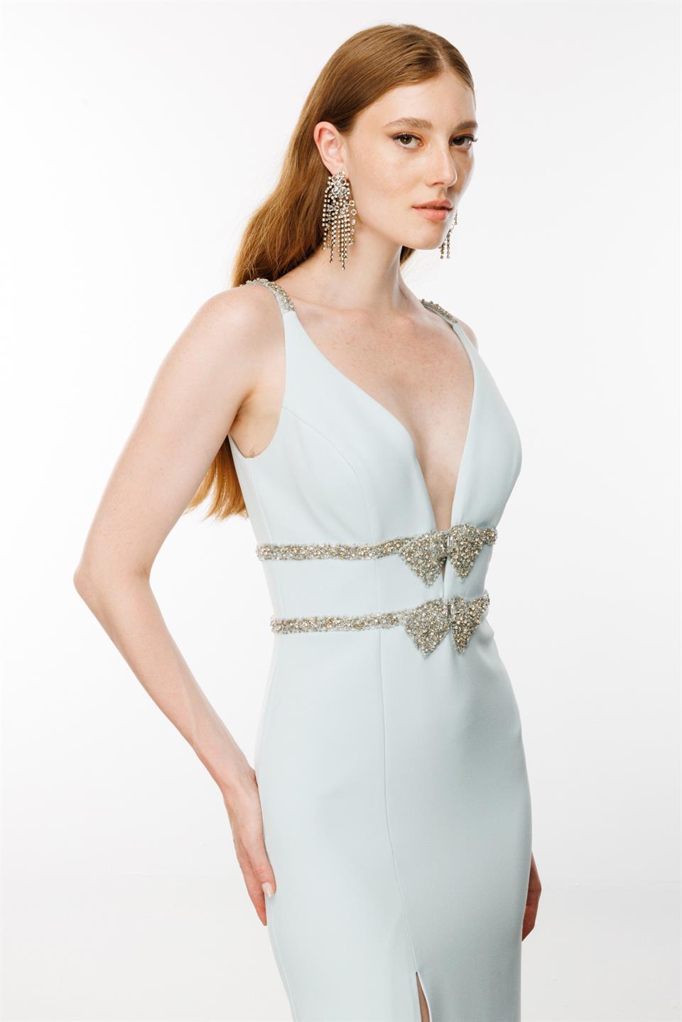 Derin V Yaka Beli İşlemeli Uzun Elbise Mavi