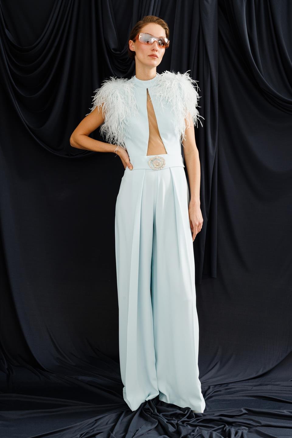 Göğüs ve Sırt Dekolteli Omzu Tüt Detaylı Buz Mavisi Tulum