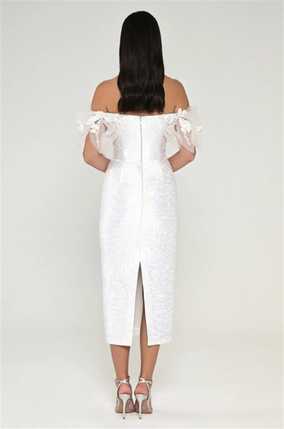 Beyaz  Arka Yırtmaç Kolları Fiyonk Detaylı Straplez Abiye