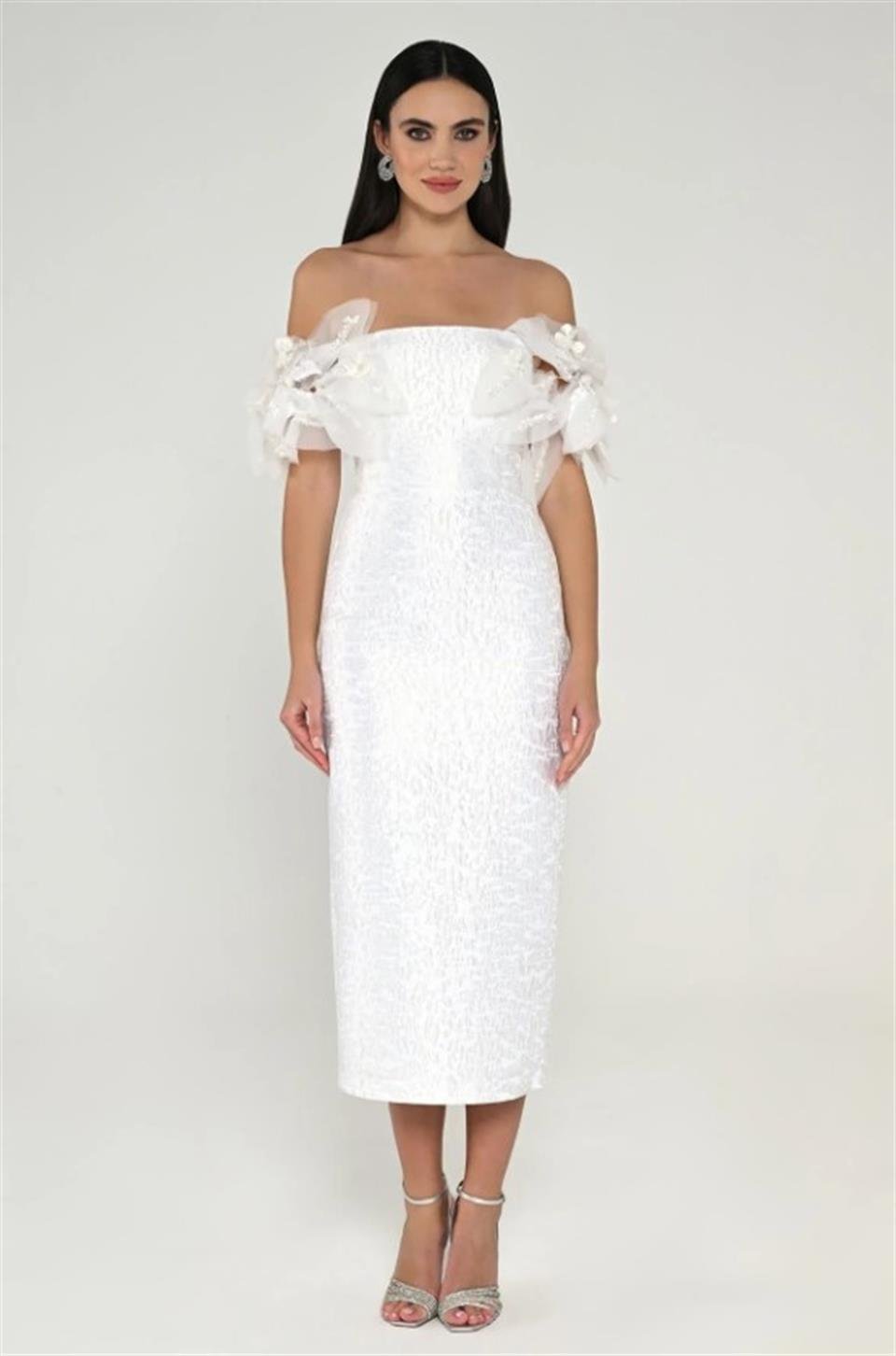 Beyaz  Arka Yırtmaç Kolları Fiyonk Detaylı Straplez Abiye