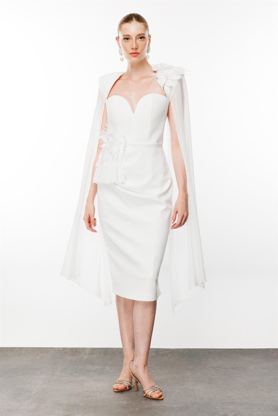 Omuz Ve Bel Çiçek Aksesuar Detaylı Pelerin Kol Ekru Abiye