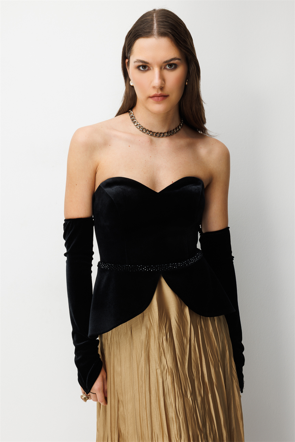 Straplez Peplum Detaylı ve Entegre Eldivenli Maxi  GOLD