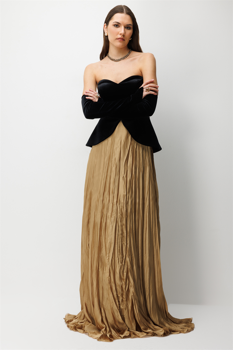 Straplez Peplum Detaylı ve Entegre Eldivenli Maxi  GOLD