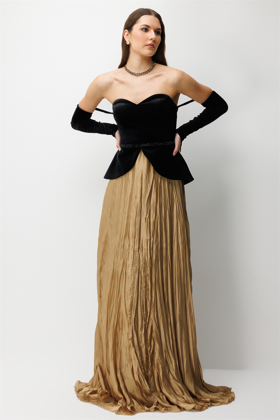 Straplez Peplum Detaylı ve Entegre Eldivenli Maxi  GOLD