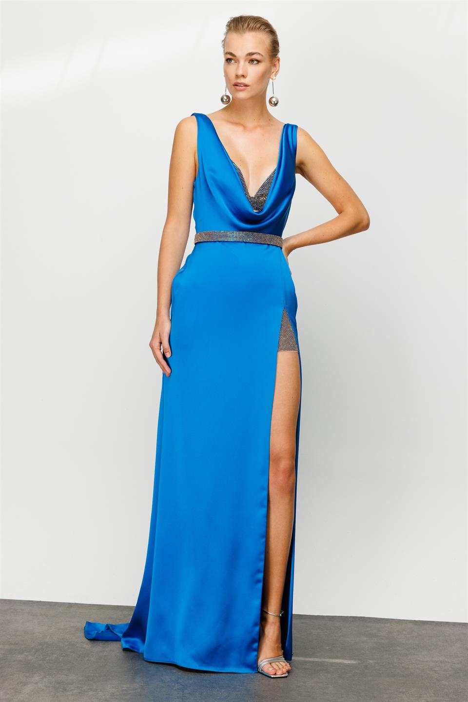 Mavi Saten Uzun Gece Elbise