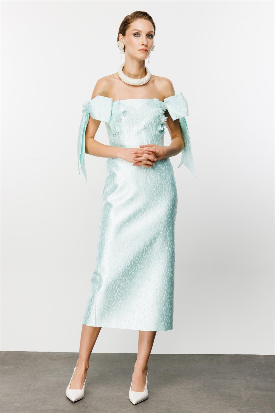 Su Yeşili Arka Yırtmaç Kolları Fiyonk Detaylı Straplez Abiye