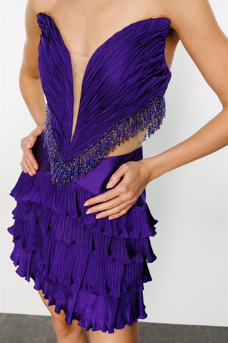 Straplez Saçak Boncuklu Piliseli Parlak Kumaş Mor Kısa Elbise 