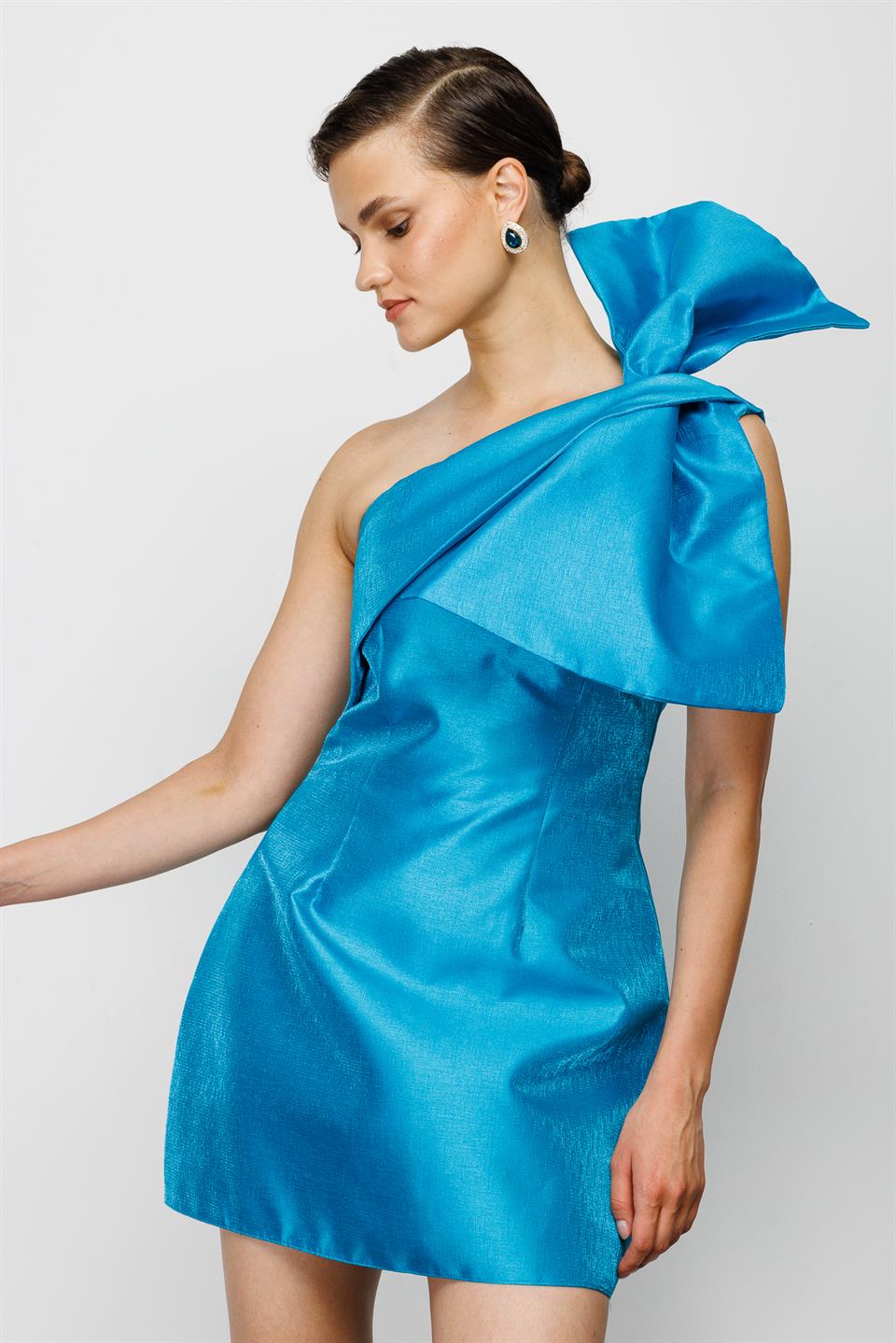 Tek Omuz Büyük Fiyonk Detaylı Mini Elbise  SAKS