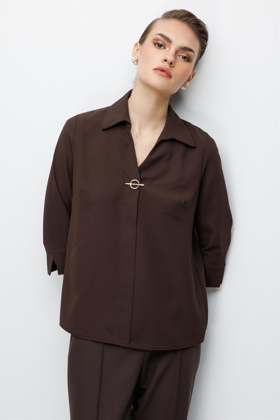 Aksesuar Detaylı Bluz KAHVE