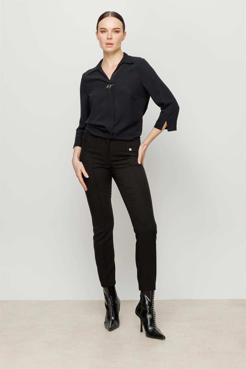 Aksesuar Detaylı Bluz SİYAH