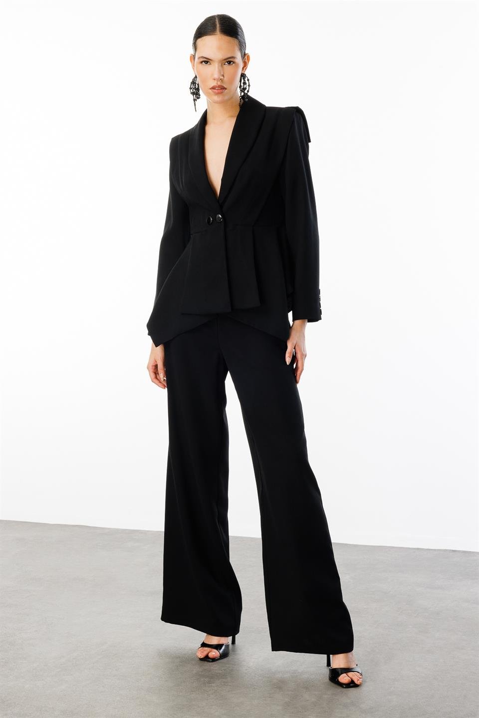 Asimetrik Kesim Pelerinli Ceket & Pantolon Takım SİYAH