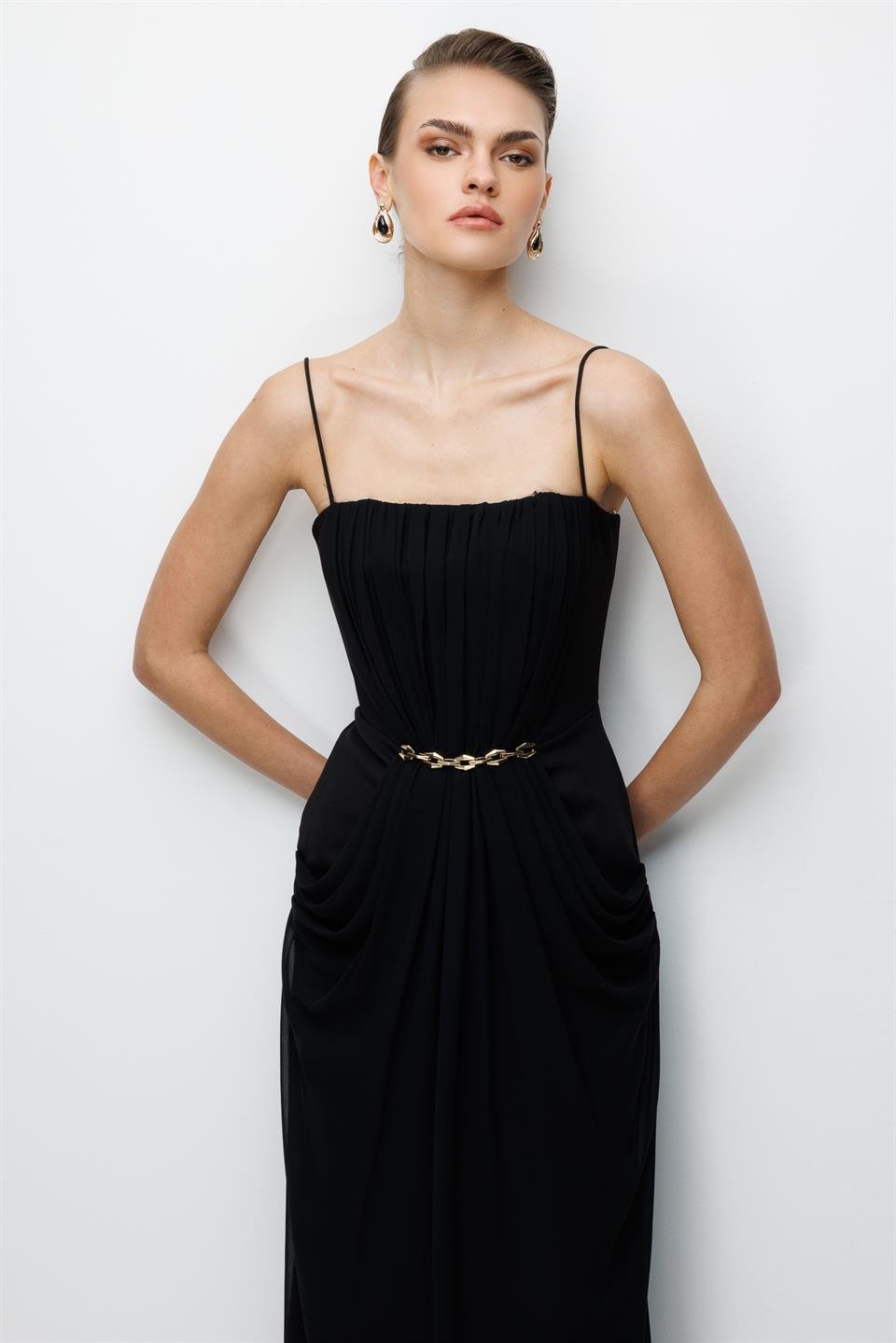 Bel Aksesuar Detaylı Drapeli Maxi Boy Elbise SİYAH