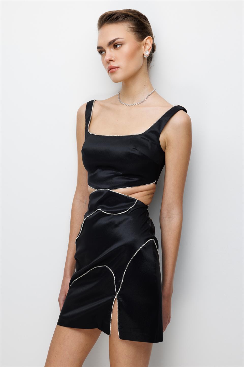 Bel Dekolte Detaylı Mini Yırtmaçlı Elbise SİYAH