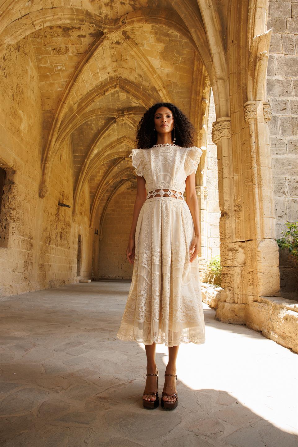 Bel Dekolte Şeritli Dantel Elbise BEJ