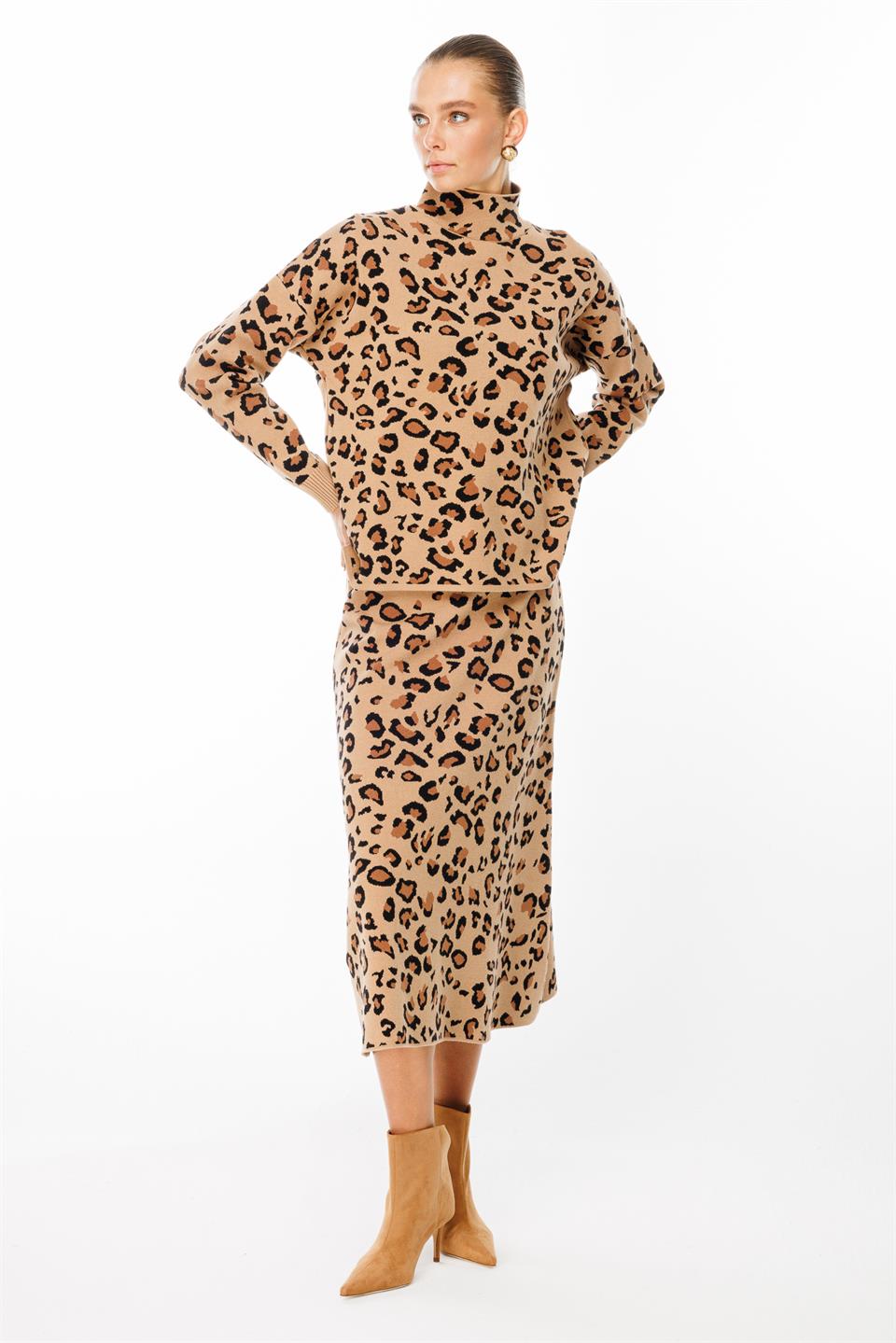 Leopar Desenli Dik Yaka Triko CAMEL